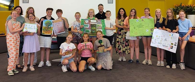 Groep 8 leerlingen presenteren klimaatoplossingen in de Raadzaal Houten